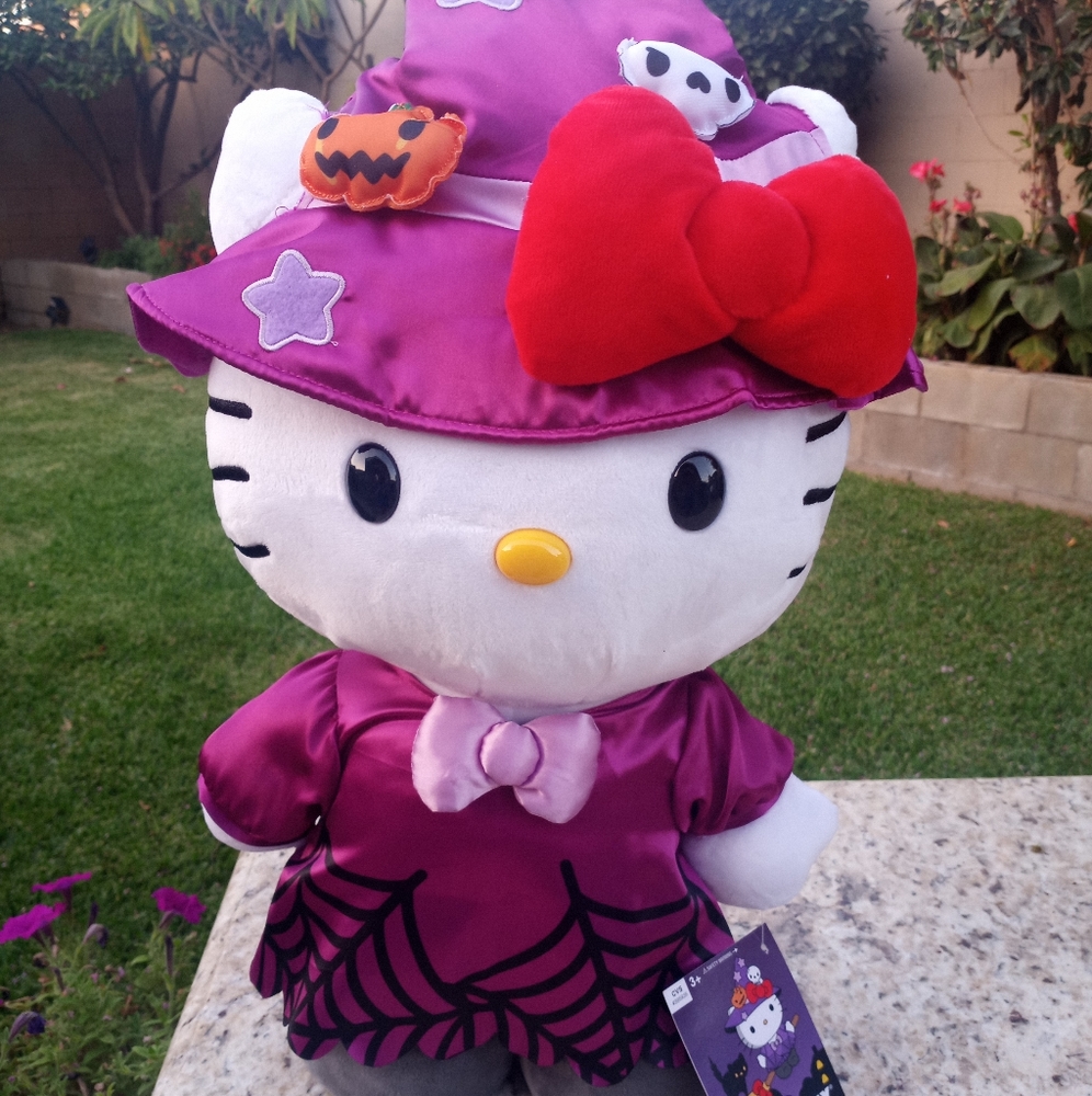 Hello Kitty Halloween Greeter 2022